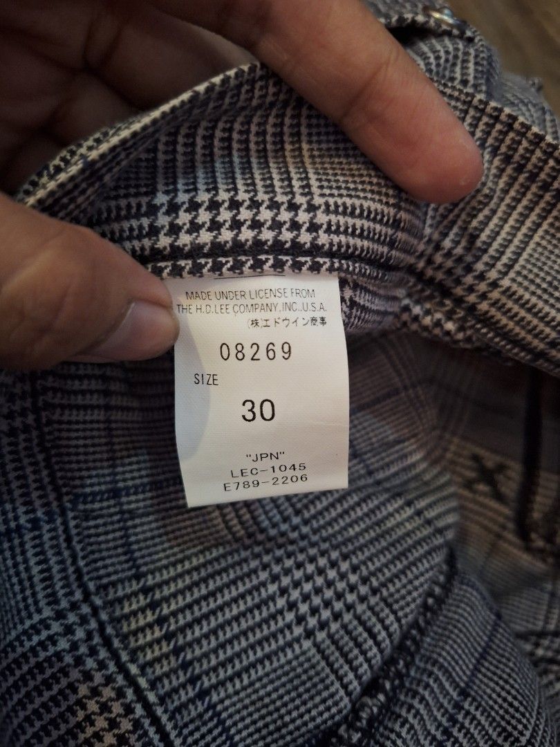 Lee Cowboy Plaid Distressed Cargo Pants Size 30 (Category: Jeans) located in Balamban. Submitted by ubethan (Listing ID 1469459655, Image 3). Description: Waist: 30 in" Length: 35 in" - Brand/Model: Lee Cowboy Cargo Pants - Size: 30 - Color/Pattern: Grey Plaid - Details: Heavy shredding at knees, multiple zippered and side cargo pockets - Fit: Adjustable waist tabs with buckle hardware and unique split hem at the ankles - Style: Grunge / Punk aes
