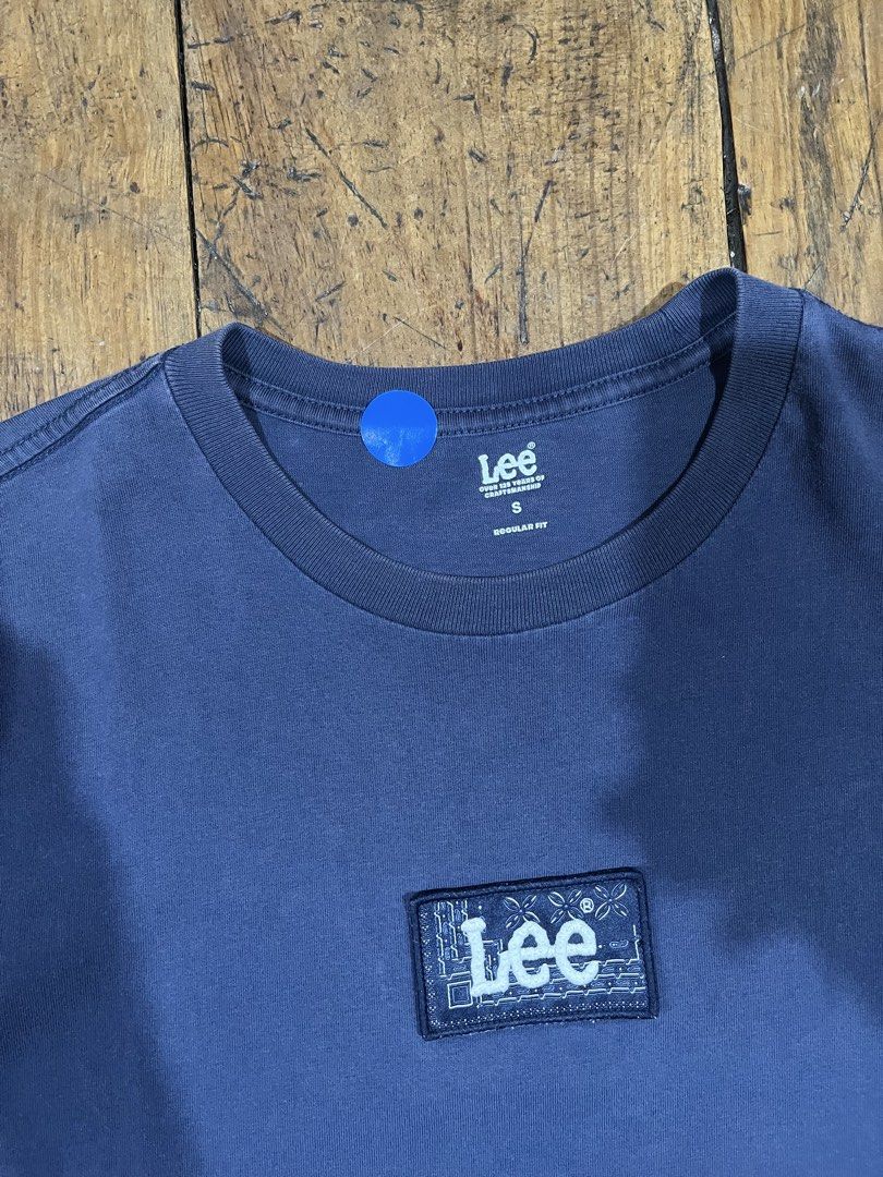 Lee Patch Box Logo Tee Shirt (Category: Tshirts & Polo Shirts ) located in Baguio. Submitted by fishy___fish (Listing ID 1469532717, Image 2). Description: Lee Patch Box Logo Tee Shirt 🇺🇸 Tagged S Width: 19” Length: 26” Fits S-M No issues.