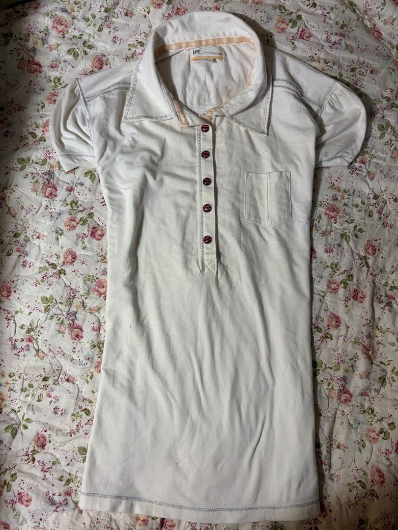 Lee White Polo Top (Category: Blouses) located in Muntinlupa City. Submitted by herellas0504 (Listing ID 1469483937, Image 1). Description: med-large (can Keri small but not fit) SALE! .