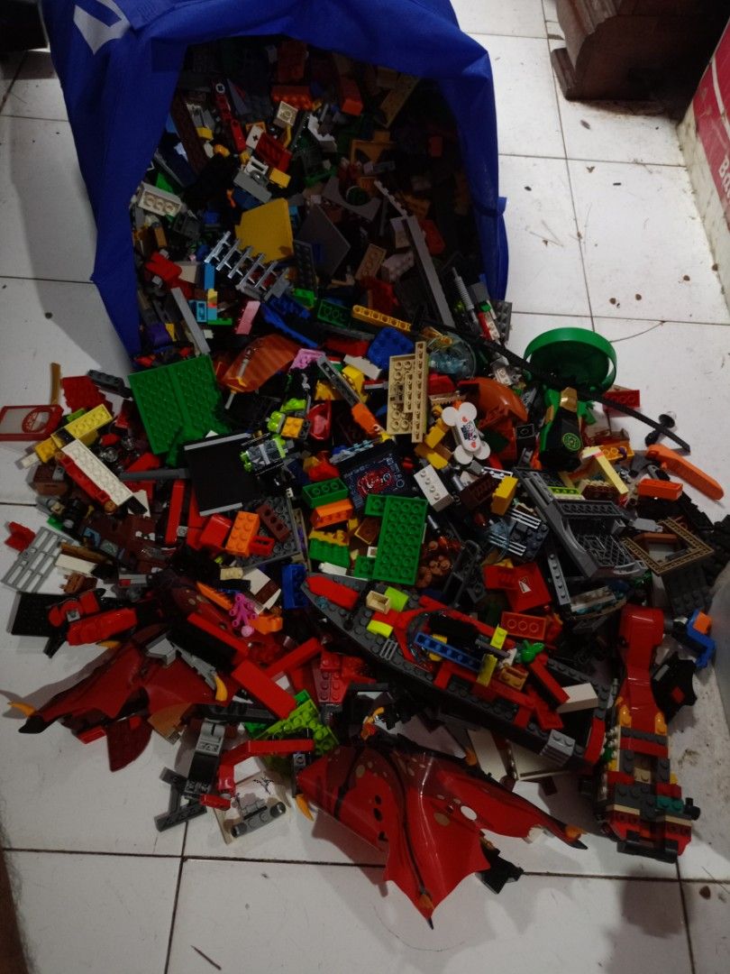 Lego assorted (Category: Lego & Building Sets) located in Manila. Submitted by raymund2501 (Listing ID 1469525089, Image 1). Description: for sale 8K 9KG PLUS LEGO BRICKS ALL WITH MARKINGS AS IS WAT U SEE IS WAT U GET WALANG KASAMA MINIFIGURES.