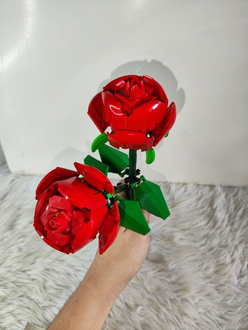LEGO Creator Roses 40460 Building Kit (Category: Lego & Building Sets) located in Cavite. Submitted by tinetaclesss (Listing ID 1469549620, Image 3). Description: missing 2 pcs(thorns).