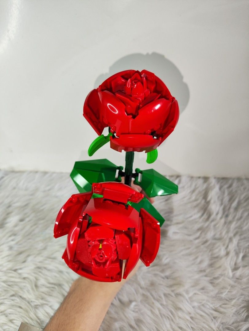 LEGO Creator Roses 40460 Building Kit (Category: Lego & Building Sets) located in Cavite. Submitted by tinetaclesss (Listing ID 1469549620, Image 2). Description: missing 2 pcs(thorns).