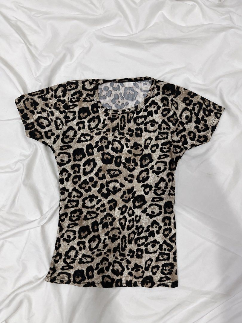 Leopard Print Ribbed T-Shirt | XS–S (Category: Others Tops) located in Paranaque City. Submitted by declutterwdai (Listing ID 1469502633, Image 1). Description: •Brand: Unbranded • Size: XS–S •Style: Leopard print fitted T-shirt 📍 Location: Parañaque City 📦 Shipping available 💸 Payment: Gcash/Maya/BDO ❌ No COD No return/refund/exchange once purchased. Please check all photos and measurements before buying..