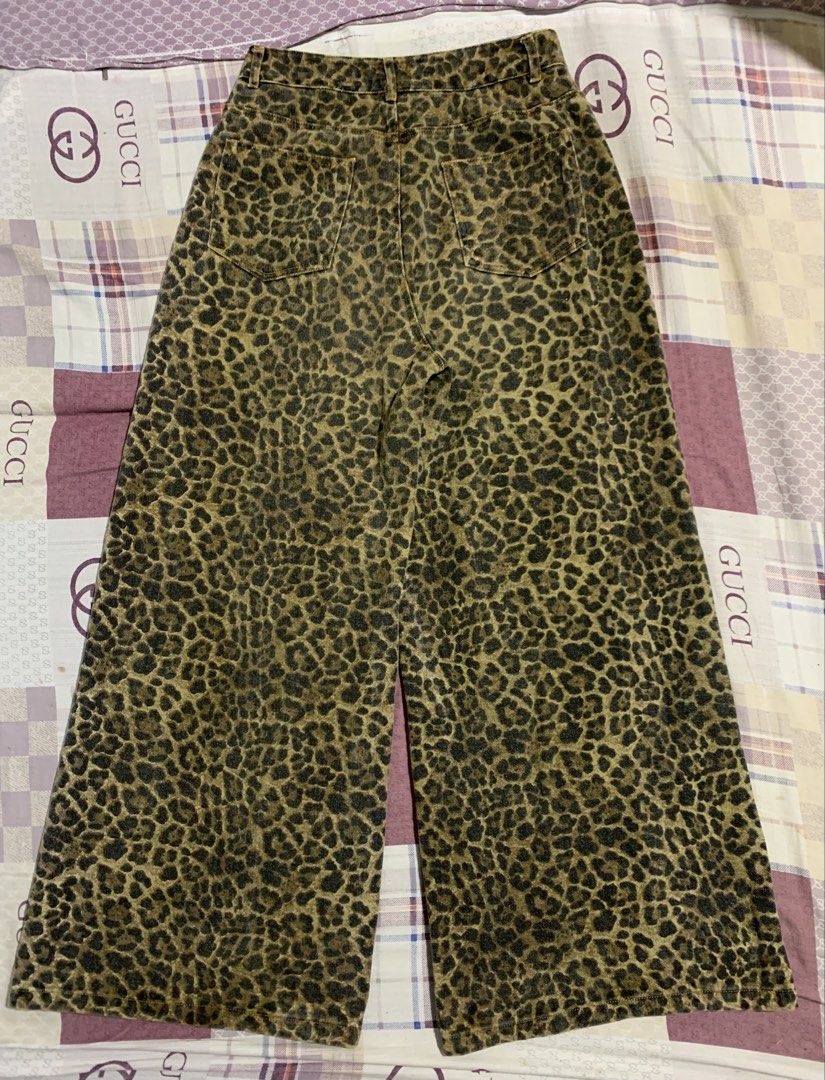 LEOPARD WIDELEG PANTS (Category: Jeans) located in Manila. Submitted by patricksantos4254 (Listing ID 1469547184, Image 2). Description: 🐆✨ LEOPARD PRINT WIDE-LEG PANTS FOR SALE! ✨🐆 Serving bold and classy vibes! 🤎 Perfect for your OOTD and casual fits. 📏 MEASUREMENTS: • Waist: 29–30 inches • Length: 40 inches • Leg Opening: 14 inches • Thigh: 14 inches 📩 Message me for inquiries! 🛍️ Grab yours now! 💗.