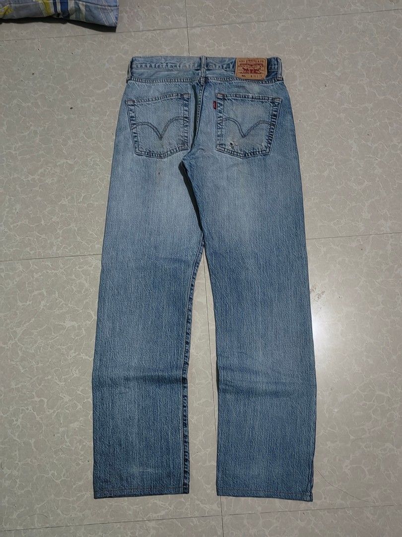 Levis 501 (Category: Jeans) located in Samal. Submitted by rj_thrift (Listing ID 1469533173, Image 2). Description: Size 34x42 leg8 Issue hole on pocket Crispy condi.