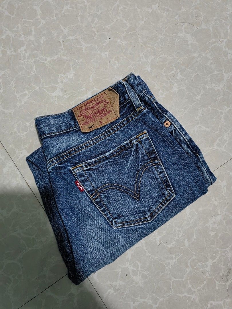 Levis 501 extended patch (Category: Jeans) located in Samal. Submitted by rj_thrift (Listing ID 1469533482, Image 1). Description: Size 30-32x35 leg 8 No issue Crispy condition.