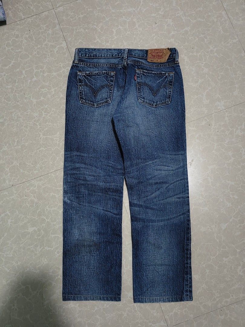 Levis 501 extended patch (Category: Jeans) located in Samal. Submitted by rj_thrift (Listing ID 1469533482, Image 2). Description: Size 30-32x35 leg 8 No issue Crispy condition.