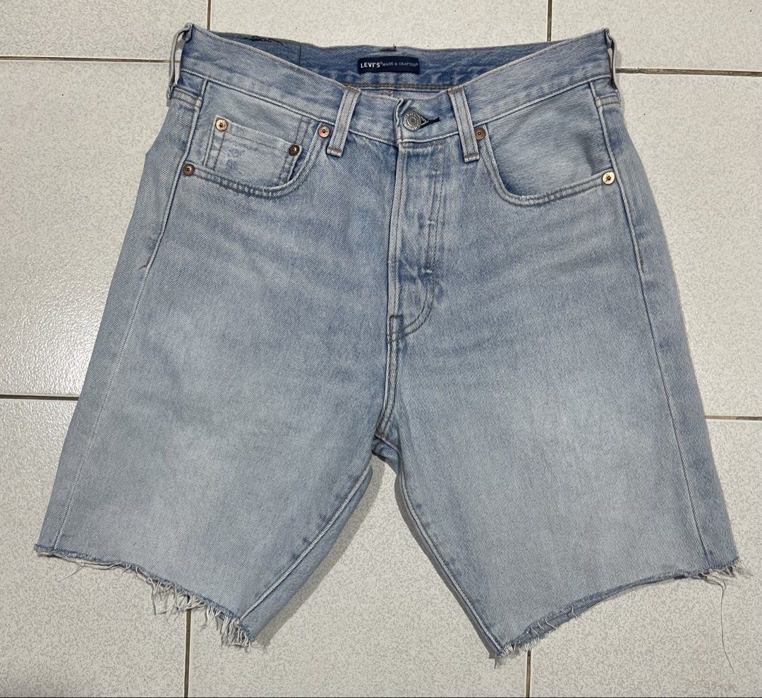 Levis 501 Made & Crafted Selvedge Shorts (Category: Shorts) located in Mandaue City. Submitted by MJ_80 (Listing ID 1469410998, Image 2). Description: Mens Levis 501 Made & Crafted Selvedge Shorts Buttonfly Size 28 on tag Fits 28-29 Waist See photos for measurements Color rate & Consition: 9.7/10 Price: 2,200.
