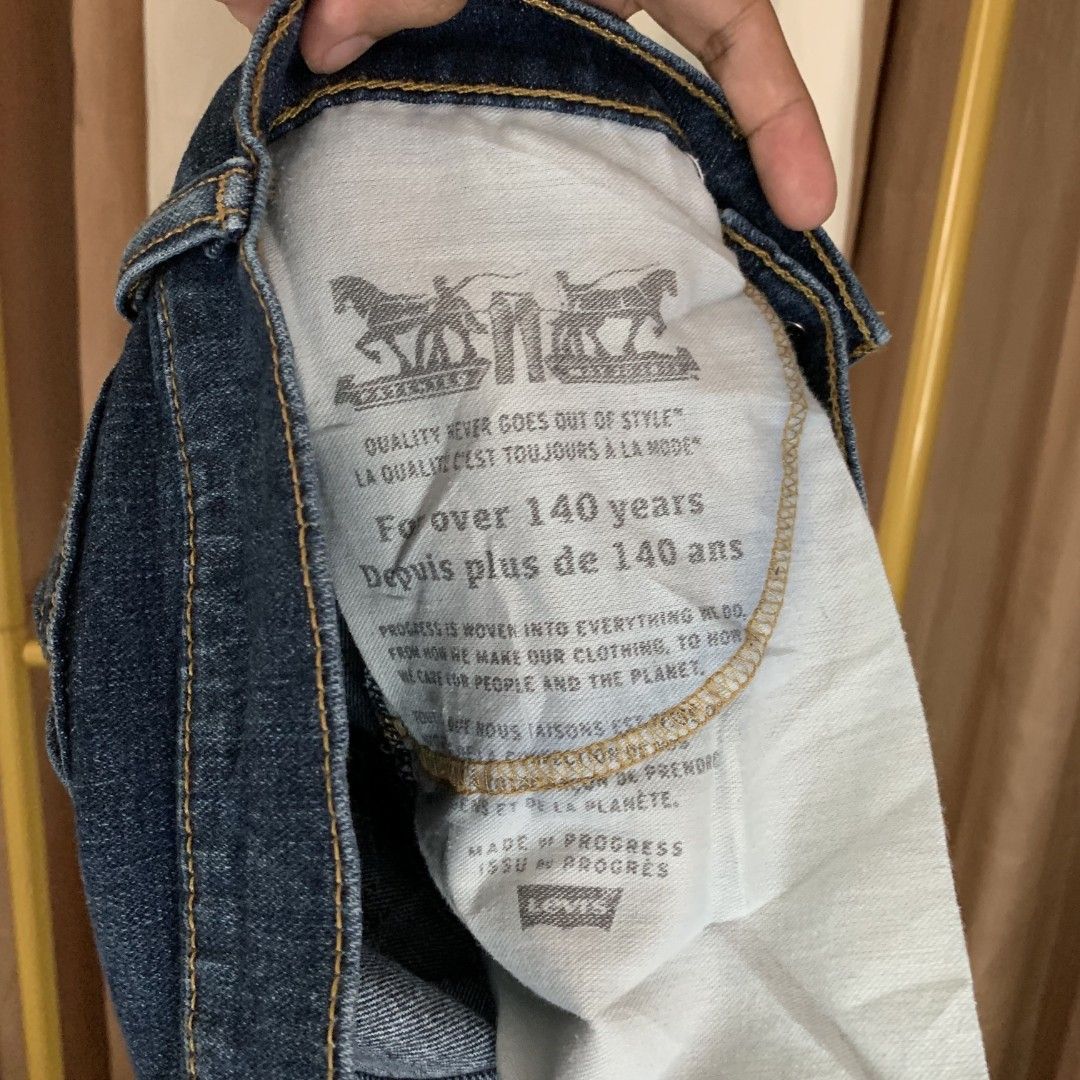 LEVI'S 505 DENIM PANTS (Category: Coats, Jackets and Outerwear) located in Binalonan. Submitted by thrift_on2022 (Listing ID 1469523325, Image 3). Description: W- 31 L - 43 Leg opening- 7.5 Color rate - 9.7/10 Excellent Condition❗️.