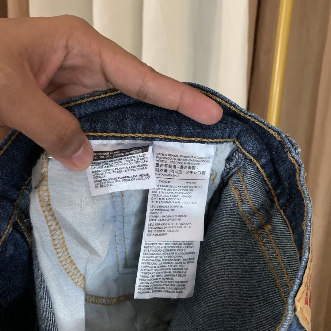 LEVI'S 505 DENIM PANTS (Category: Coats, Jackets and Outerwear) located in Binalonan. Submitted by thrift_on2022 (Listing ID 1469523325, Image 2). Description: W- 31 L - 43 Leg opening- 7.5 Color rate - 9.7/10 Excellent Condition❗️.