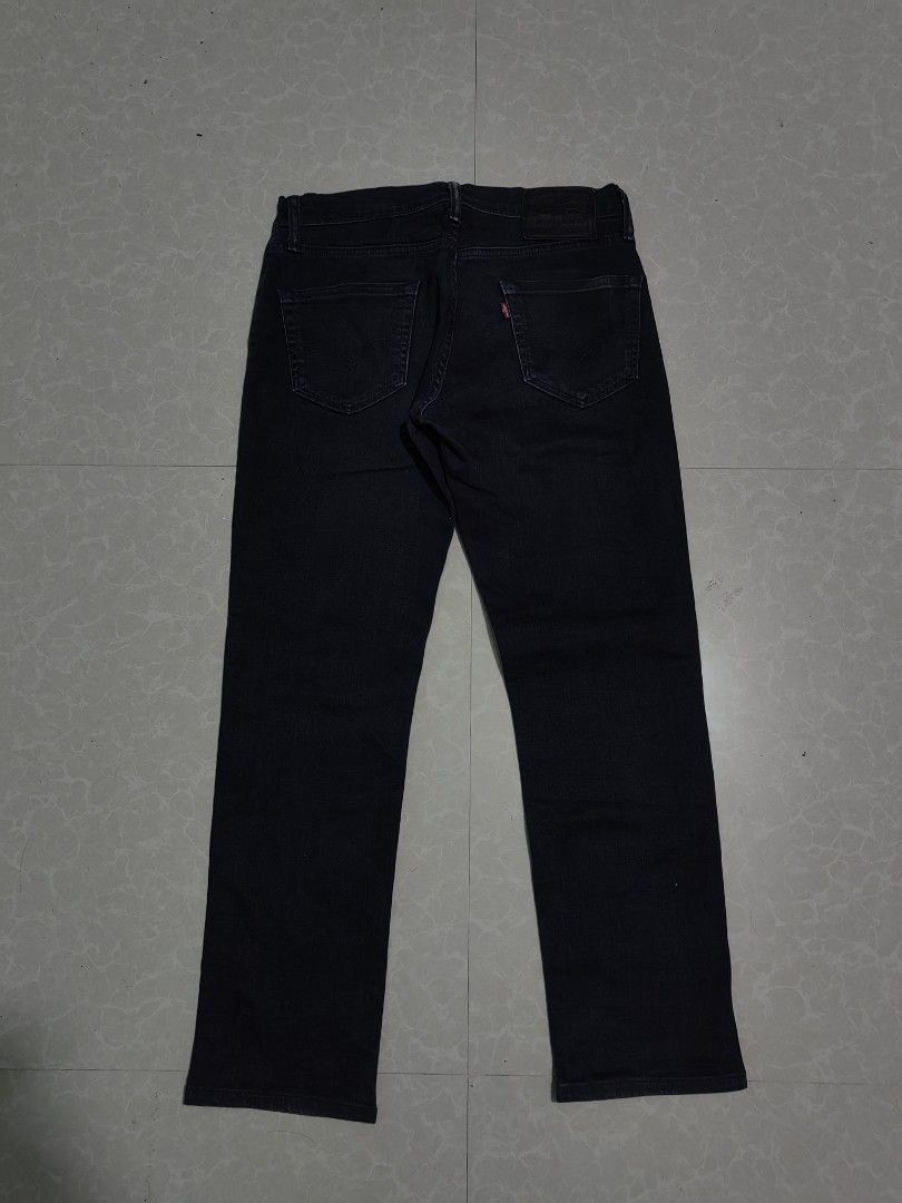 Levis 511 (Category: Jeans) located in Samal. Submitted by rj_thrift (Listing ID 1469533800, Image 2). Description: Size 32-34x38 leg hole 7 No issue Excellent condi.