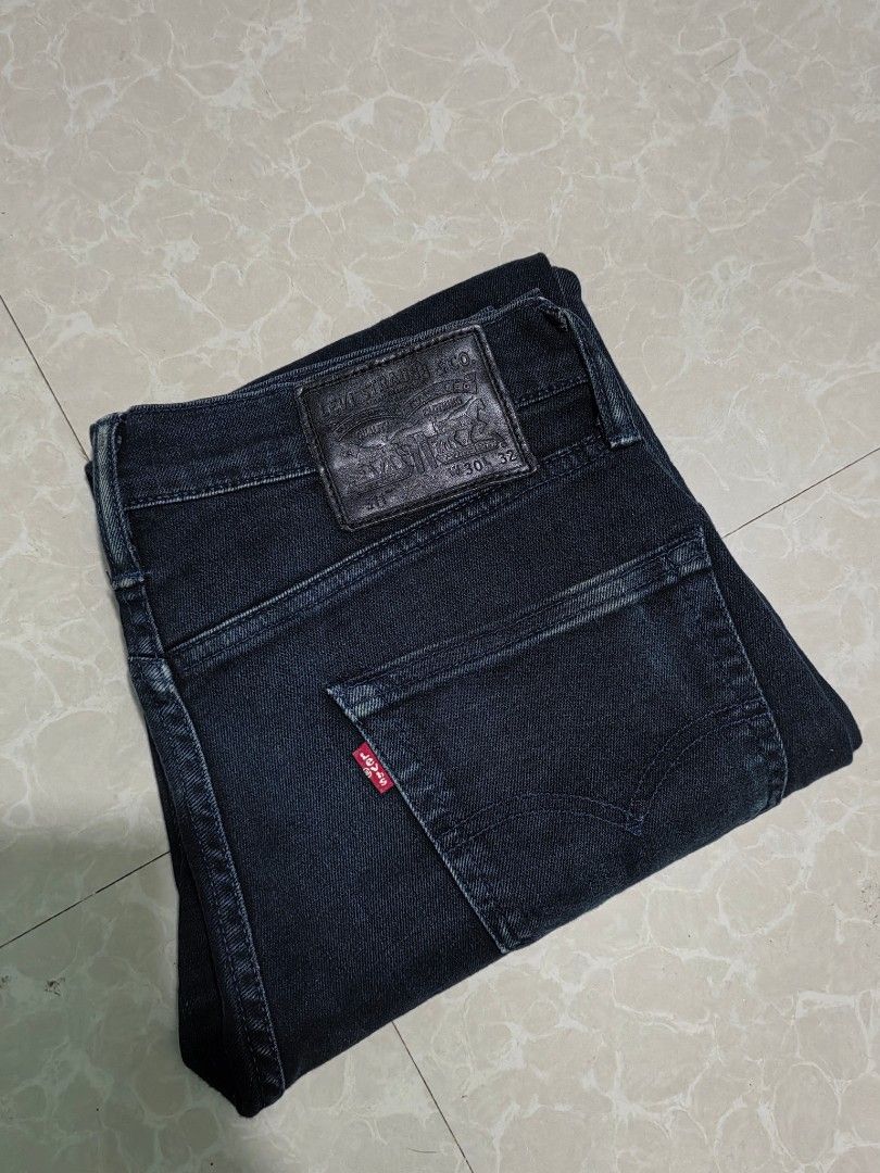 Levis 511 (Category: Jeans) located in Samal. Submitted by rj_thrift (Listing ID 1469533800, Image 1). Description: Size 32-34x38 leg hole 7 No issue Excellent condi.