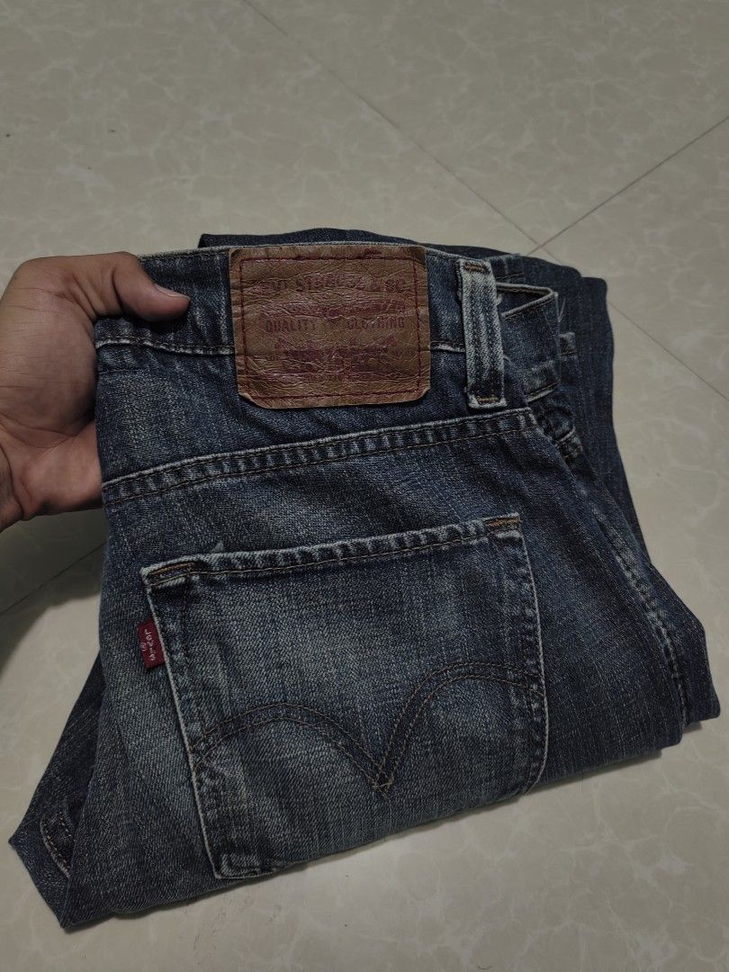 Levis 511 (Category: Jeans) located in Samal. Submitted by rj_thrift (Listing ID 1469535389, Image 1). Description: Size 34x40 leg 8 Issue on pic Crispy condi Excellent condi.