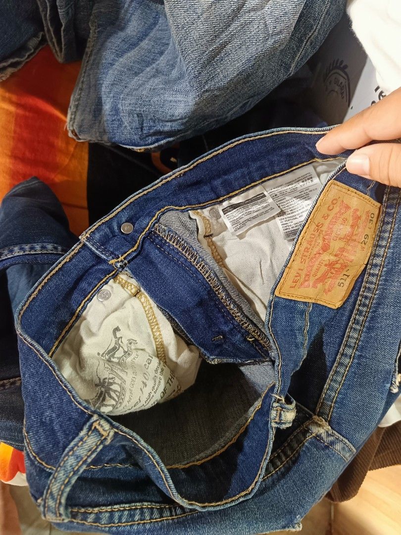 Levis 511 w29 L30 (Category: Jeans) located in Cebu City. Submitted by iamnegotiable (Listing ID 1469541887, Image 1). Description: Levis 511 w29 L30 made in Egypt baston style slim fit Dimes Waistline 29-30 inch Length 38 inch Hem 6 inch still in good condition available accepting offers.