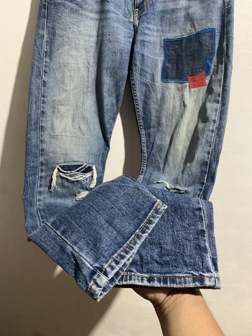 Levi’s 512 Distressed and Patchwork Denim Jeans (Category: Jeans) located in Gumaca. Submitted by getscore.ph (Listing ID 1469500397, Image 2). Description: WTS ❗️LEVI’S 512 DISTRESSED AND PATCHWORK DENIM JEANS❗ ✅Size: 32x32 on tag ✅Actual Dimes: Waistline 33 Thigh 9.5 Length 41 Hem 6.5 ✅Color Rate: 9.5/10 ✅Condition: Excellent ✅Issue: None Color may due to lightning NEED WASH DM ME TO PURCHASE 📥📥 📍Loc. Gumaca,Quezon 📍Courier: JNT EXPRESS.