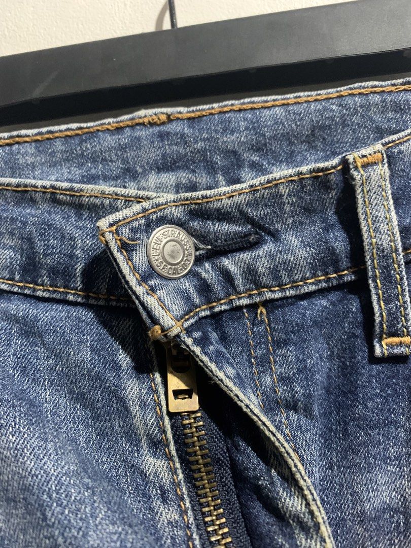 Levi’s 512 Distressed and Patchwork Denim Jeans (Category: Jeans) located in Gumaca. Submitted by getscore.ph (Listing ID 1469500397, Image 3). Description: WTS ❗️LEVI’S 512 DISTRESSED AND PATCHWORK DENIM JEANS❗ ✅Size: 32x32 on tag ✅Actual Dimes: Waistline 33 Thigh 9.5 Length 41 Hem 6.5 ✅Color Rate: 9.5/10 ✅Condition: Excellent ✅Issue: None Color may due to lightning NEED WASH DM ME TO PURCHASE 📥📥 📍Loc. Gumaca,Quezon 📍Courier: JNT EXPRESS.