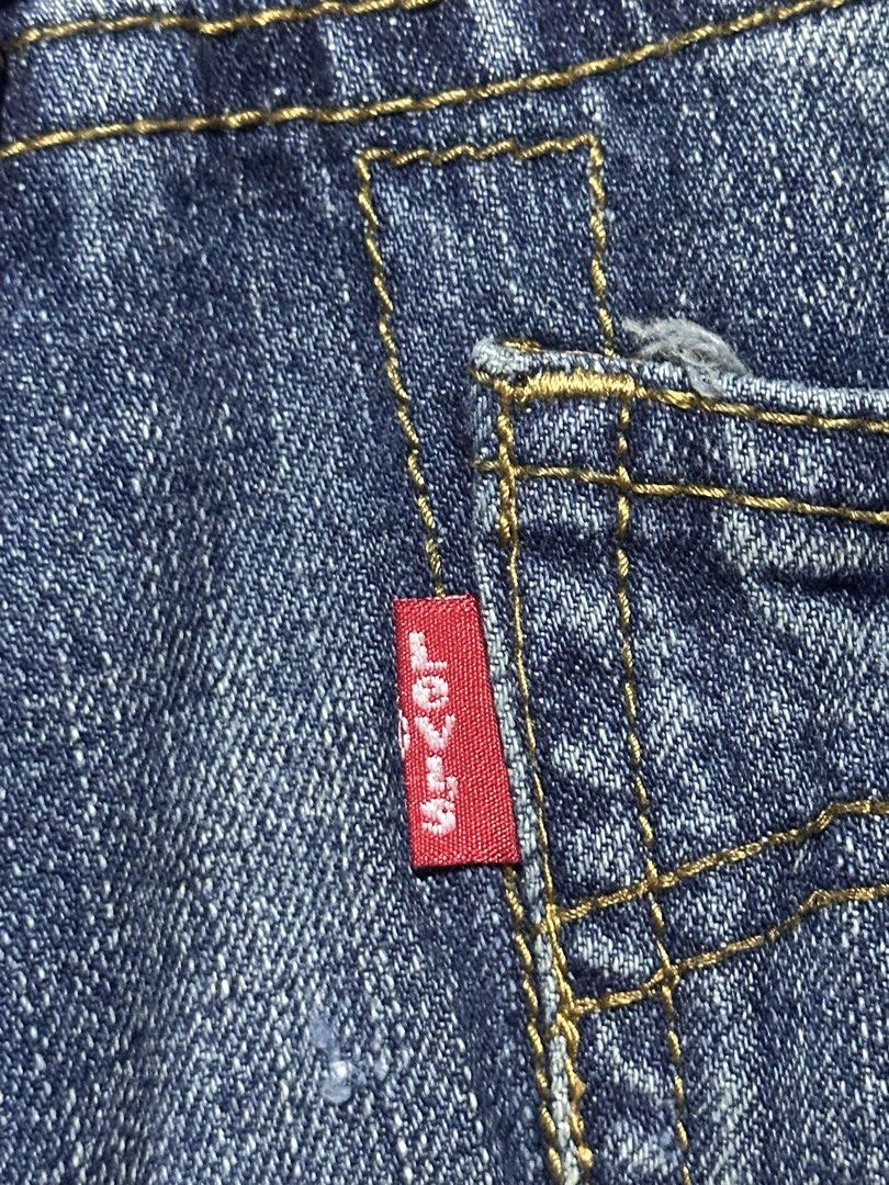 Levi’s 522 slim-taper denim jeans (Category: Jeans) located in Ozamiz City. Submitted by quick_done_deals (Listing ID 1469546853, Image 3). Description: 🛒 ** Levi’s 522 slim-taper denim jeans** 💯 Excellent Condition 📐 Dimes: Length: 45 Waist: 34 Leg Opening: 8 🔍 Issue: None 🎨 Color Rate: 9.5 / 10.