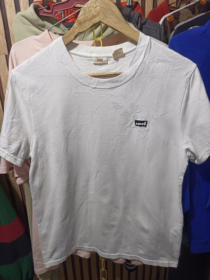 Levis batwing logo (Category: Tshirts & Polo Shirts ) located in Cebu City. Submitted by iamnegotiable (Listing ID 1469560785, Image 3). Description: Levis batwing chest Levis Shirt size Medium Dimes Width 19.5 inch Length 27.5 inch need wash again available accepting offers.