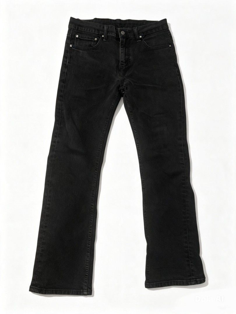 Levi's Black Jeans (Category: Jeans) located in Manila. Submitted by mattgotsumhitss (Listing ID 1469512117, Image 1). Description: - Authentic Classic Levi's black denim jeans - Versatile straight-leg cut for everyday wear - Standard 5-pocket styling with belt loops - Secure button closure and zip fly - Features traditional leather patch and signature red tab - Solid black wash that goes with any tee, hoodie, or jacket.