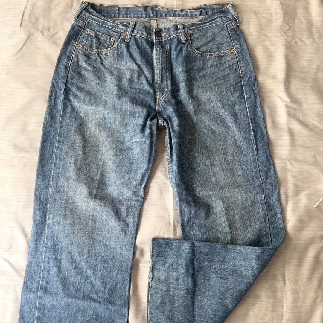 Levi’s Blue Denim Jeans (Category: Jeans) located in Pasig City. Submitted by jenscloset86 (Listing ID 1469531473, Image 1). Description: Brand: LEVI’S Size: 34 • Original Levis • Well used (see photos). • May lupi at distressed na ang nilupian..