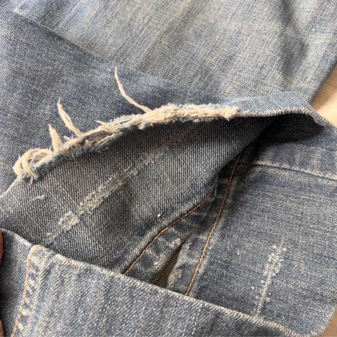 Levi’s Blue Denim Jeans (Category: Jeans) located in Pasig City. Submitted by jenscloset86 (Listing ID 1469531473, Image 3). Description: Brand: LEVI’S Size: 34 • Original Levis • Well used (see photos). • May lupi at distressed na ang nilupian..