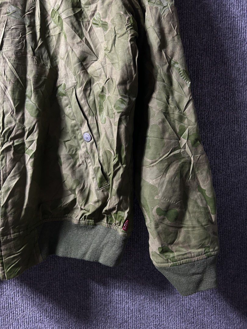 LEVIS CAMOU BOMBER JACKET (Category: Coats, Jackets and Outerwear) located in Manila. Submitted by cy_bakz (Listing ID 1469541840, Image 3). Description: GUARANTEED AUTHENTIC MENS / -LEVIS CAMOU BOMBER JACKET- (CAMOU) SIZE : MED ON TAG (Mens) LENGTH : 27 WIDTH : 22 (MEASURED IT BY INCHES) COLOR RATE - 9.8/ 10 OVER ALL CONDITION - 9.8/ 10 IN EXCELLENT CONDITION NO FLAWS / ISSUES (NEED WASH ONLY) ₱ 📩📥 PRICE • Slightly Negotiable • Bacolod City me