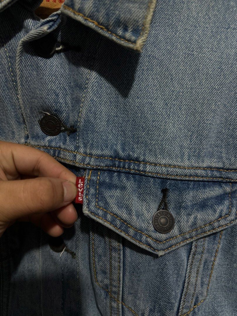 Levi’s Denim Trucker Jacket (Category: Coats, Jackets and Outerwear) located in Buenavista. Submitted by themodernrack_steals (Listing ID 1469420975, Image 3). Description: Note: The detail tags and detailed pics are in the photos, kindly check! Details & Features: Brand: Levi Strauss & Co. (Authentic, Style Code: 72334) Color: Medium Wash Blue Denim Style: Classic Trucker Jacket with Button Closure, Dual Flap Chest Pockets, Side Hand Pockets, & 