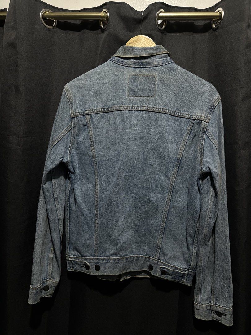 Levi’s Denim Trucker Jacket (Category: Coats, Jackets and Outerwear) located in Buenavista. Submitted by themodernrack_steals (Listing ID 1469420975, Image 2). Description: Note: The detail tags and detailed pics are in the photos, kindly check! Details & Features: Brand: Levi Strauss & Co. (Authentic, Style Code: 72334) Color: Medium Wash Blue Denim Style: Classic Trucker Jacket with Button Closure, Dual Flap Chest Pockets, Side Hand Pockets, & 