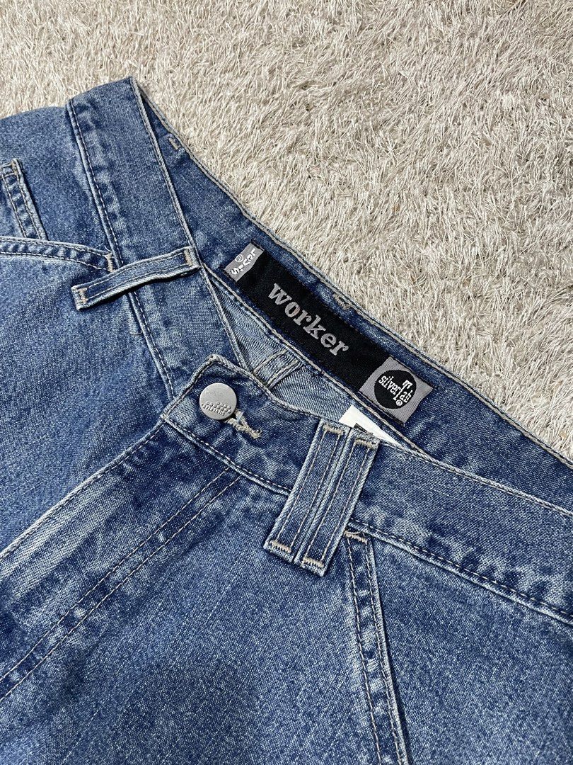 levis silvertab jortz (Category: Shorts) located in Las Pinas. Submitted by moncaz2461827 (Listing ID 1469428710, Image 2). Description: Lev!!s worker silvertab jortz Waist 30-31 Length 23 Leg opening 10.5 Excellent condition Color rate 9.9/10 No issue Solid na solid mga boss 💌.