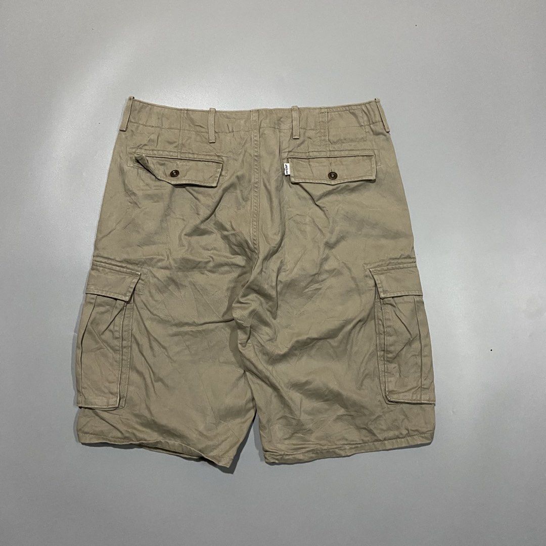 Levis Solid Men Cargo Shorts Biege (Category: Shorts) located in Cebu City. Submitted by johngregmoldez03 (Listing ID 1469429763, Image 2). Description: Levis Solid Men Cargo Shorts Biege Authentic Size: 34 on tag Dimension: 34-36 Waist / 22 Length ( plus 2 size ) Color Rate: 10/10 Excellent Condition - Need Wash Pm📩.