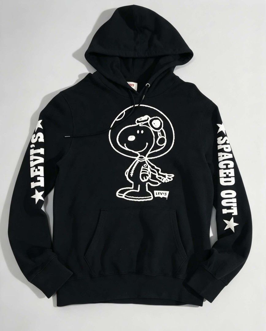 Levis x peanuts snoopy graphic tee (Category: Coats, Jackets and Outerwear) located in General Santos City (Dadiangas). Submitted by thrift_raid (Listing ID 1469531735, Image 1). Description: size medium.