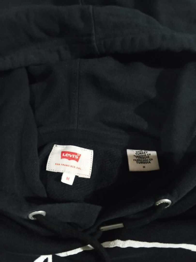 Levis x peanuts snoopy graphic tee (Category: Coats, Jackets and Outerwear) located in General Santos City (Dadiangas). Submitted by thrift_raid (Listing ID 1469531735, Image 2). Description: size medium.