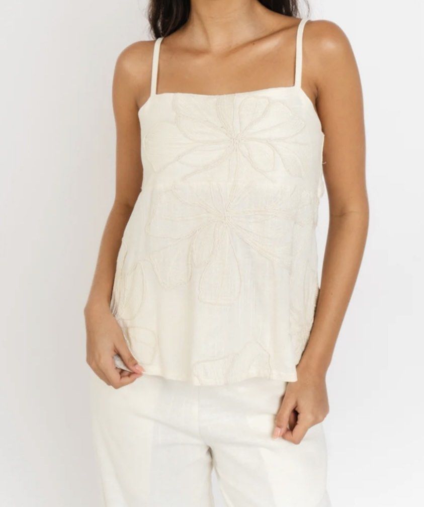 LF cariño rosa top (Category: Sleeveless) located in Manila. Submitted by miffsies (Listing ID 1469555843, Image 1). Description: .