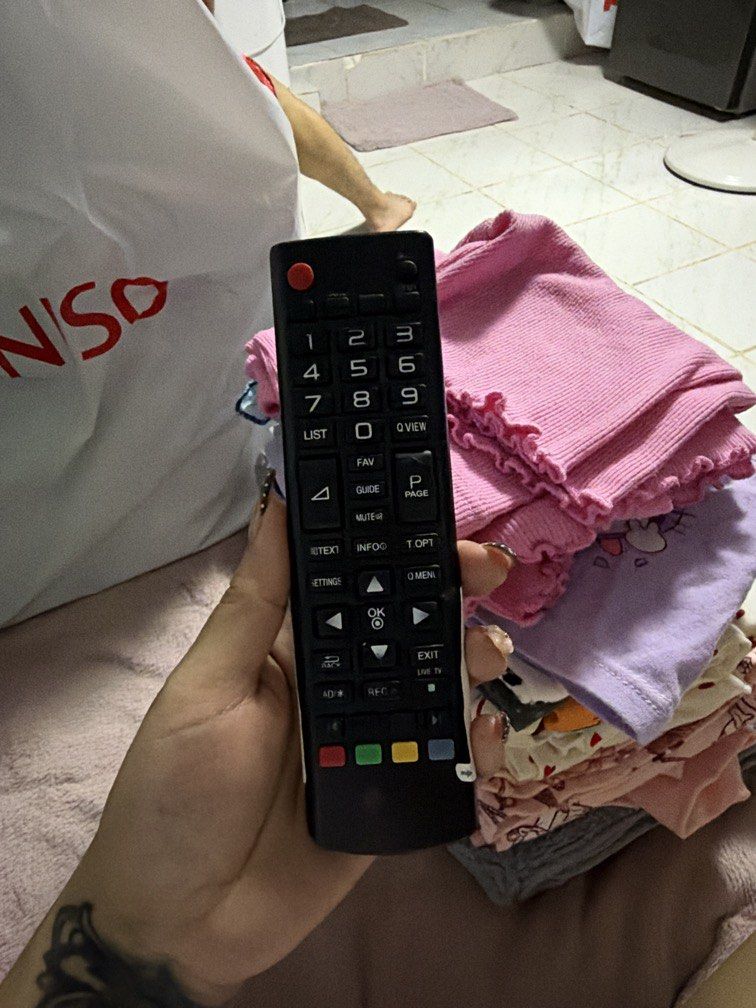 LG 32LB563B 32 Inch TV (Category: TV) located in Manila. Submitted by danatayag27 (Listing ID 1469027377, Image 3). Description: - Model: LG 32LB563B TV (Manufactured April 2014, Indonesia) - Condition: Working normally, clean screen with no major scratches - Power: AC 100-240V, includes original power cord - Accessories: Includes remote control - Design: Standard black bezel and casing - Ideal for budget-friendly entertainment or extra monitor u