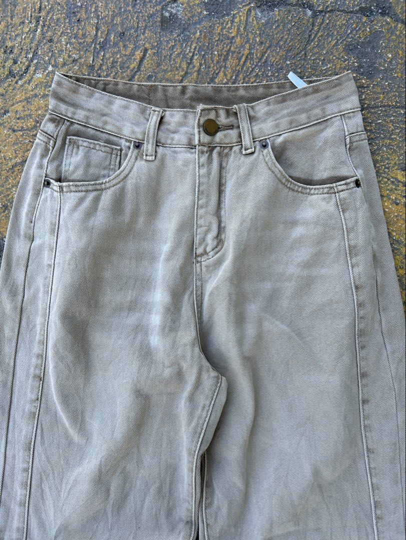 Light brown washed (Category: Jeans) located in Caloocan City. Submitted by hustlenhunt (Listing ID 1469529094, Image 3). Description: W-27 L-39 Thigh-10.5 Hem-10 -No Issue -Condition:10/10 •MOP- Gcash/BDO •MOD- JNT/LALAMOVE/MEET-UP 📍North Caloocan.