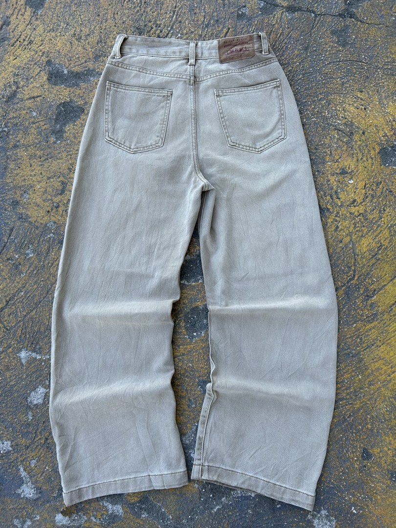 Light brown washed (Category: Jeans) located in Caloocan City. Submitted by hustlenhunt (Listing ID 1469529094, Image 2). Description: W-27 L-39 Thigh-10.5 Hem-10 -No Issue -Condition:10/10 •MOP- Gcash/BDO •MOD- JNT/LALAMOVE/MEET-UP 📍North Caloocan.