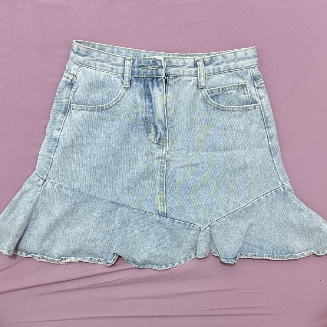Light wash denim ruffle mini skirt (Category: Skirts) located in Legazpi City. Submitted by maerixx (Listing ID 1469508055, Image 1). Description: Size 27-28 - Style: Light wash denim mini skirt with a trendy ruffled hem - Closure: Standard front button and zipper fly - Features: Belt loops, 2 front pockets, 2 back patch pockets - Fit: Classic faded blue, perfect for streetwear - Styling: Looks great with basic tees or crop tops - Condition: Bran