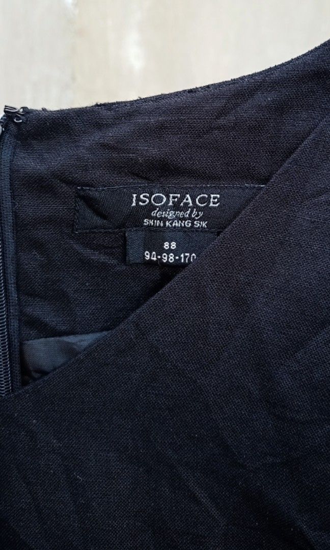 Linen deep black A-line slip dress (Category: Dresses) located in Davao. Submitted by kannikasok1987 (Listing ID 1469569464, Image 3). Description: Zipper at the back Bust 38 Waist up 34 L 46 good as new.