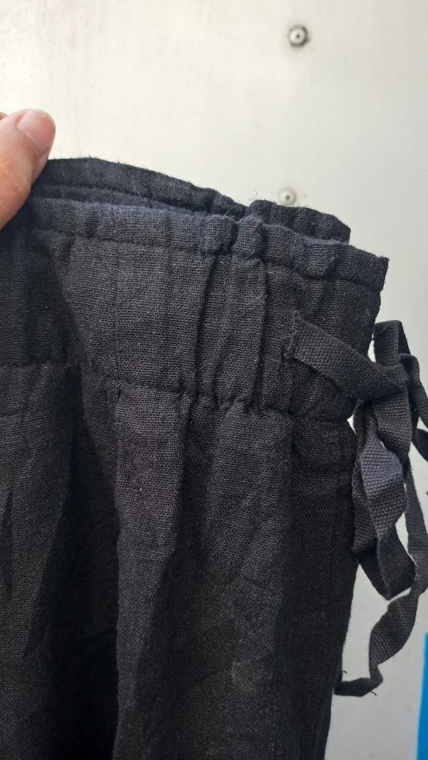 linen deep lack summer short (Category: Shorts) located in Davao. Submitted by irisrazona16792 (Listing ID 1469428003, Image 2). Description: Wd side pocket Waist 28-32 (garterize) L 16 good as new.
