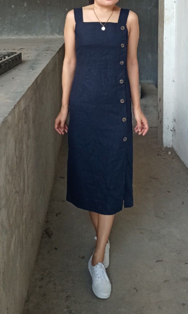 Linen deep navy blue slip dress (Category: Dresses) located in Davao. Submitted by kannikasok1987 (Listing ID 1469569197, Image 2). Description: Bust 36 Waist 27-28 Hips 35 L 43 good as new.