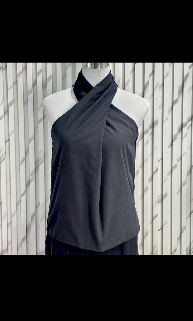 Linen Halter Top Black (Category: Sleeveless) located in Manila. Submitted by cinnmoroll (Listing ID 1469402366, Image 2). Description: - Brand: Wear Uncommon (AVA Halter Top) - Color: Black - Size: Small to semi m (fits up to 36" bust) - Material: Linen - Design: Crossover front with high neckline - Condition: Brand new / Never worn out - Original Price: ₱499 (Bought from TikTok Shop) - Selling Price: ₱180 only.