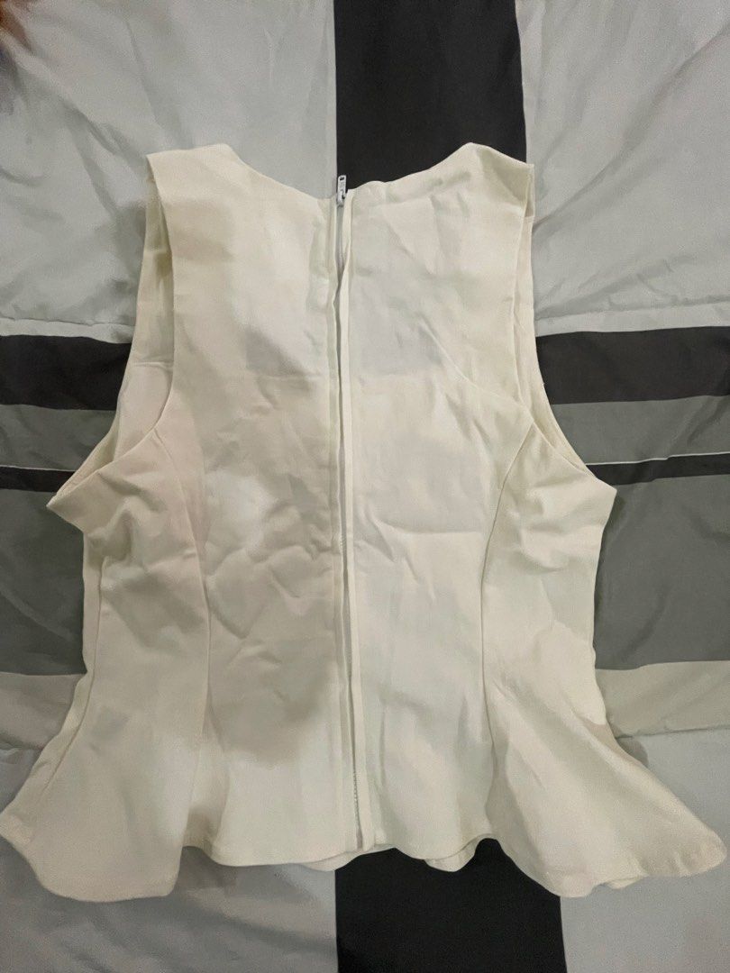 Linen peplum top (Category: Announcements) located in Las Pinas. Submitted by silvader (Listing ID 1469397406, Image 2). Description: Medium Bought from Shein but never got to wear it Linen blend.