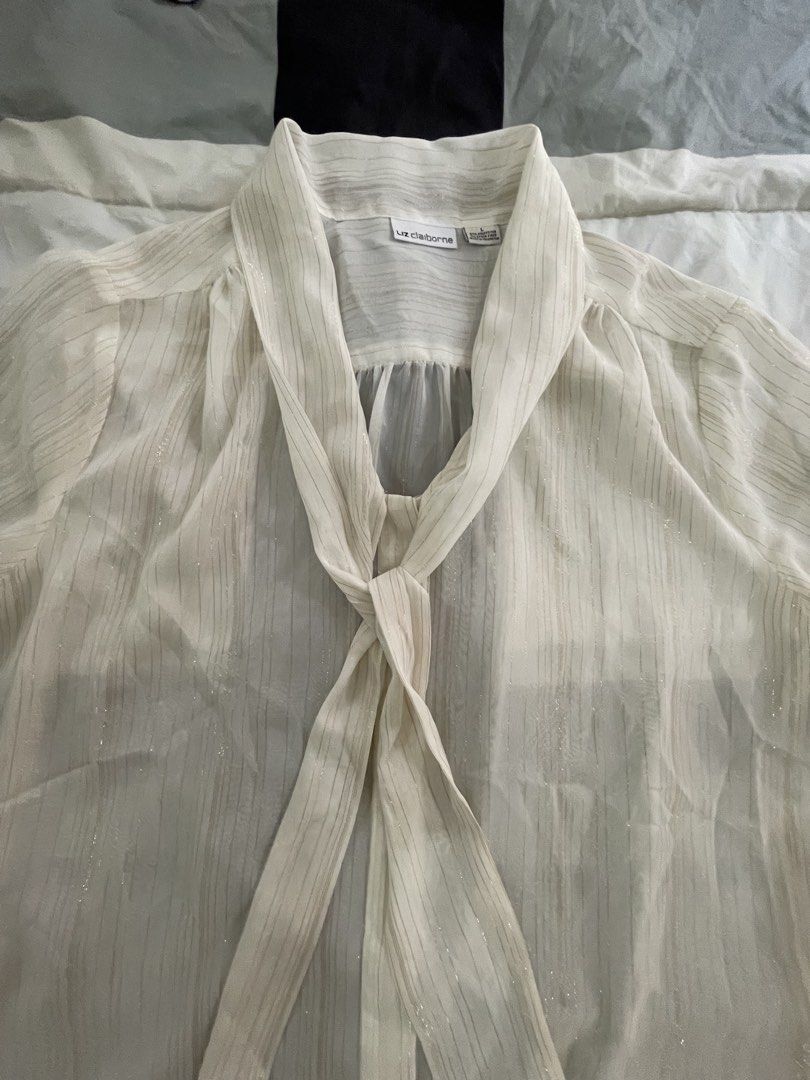 Liz Claiborne blouse (Category: Announcements) located in Las Pinas. Submitted by silvader (Listing ID 1469415610, Image 3). Description: In perfect condition No flaws Sheer Large.