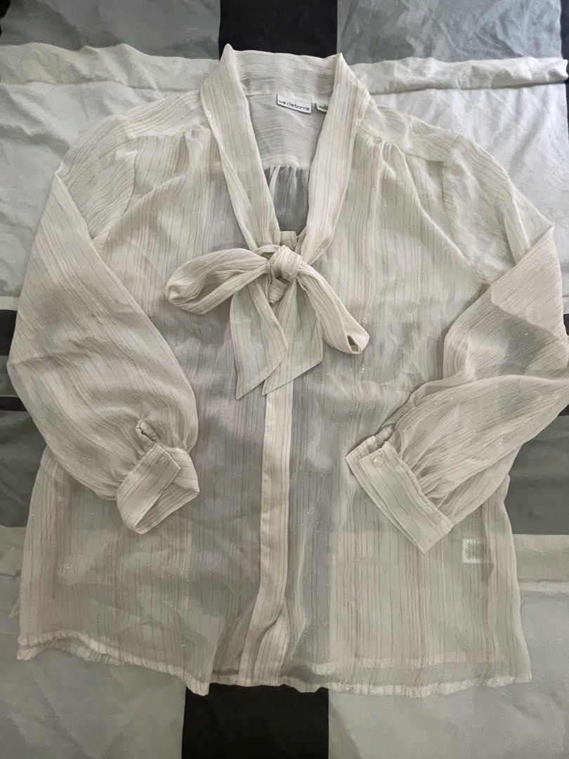 Liz Claiborne blouse (Category: Announcements) located in Las Pinas. Submitted by silvader (Listing ID 1469415610, Image 1). Description: In perfect condition No flaws Sheer Large.