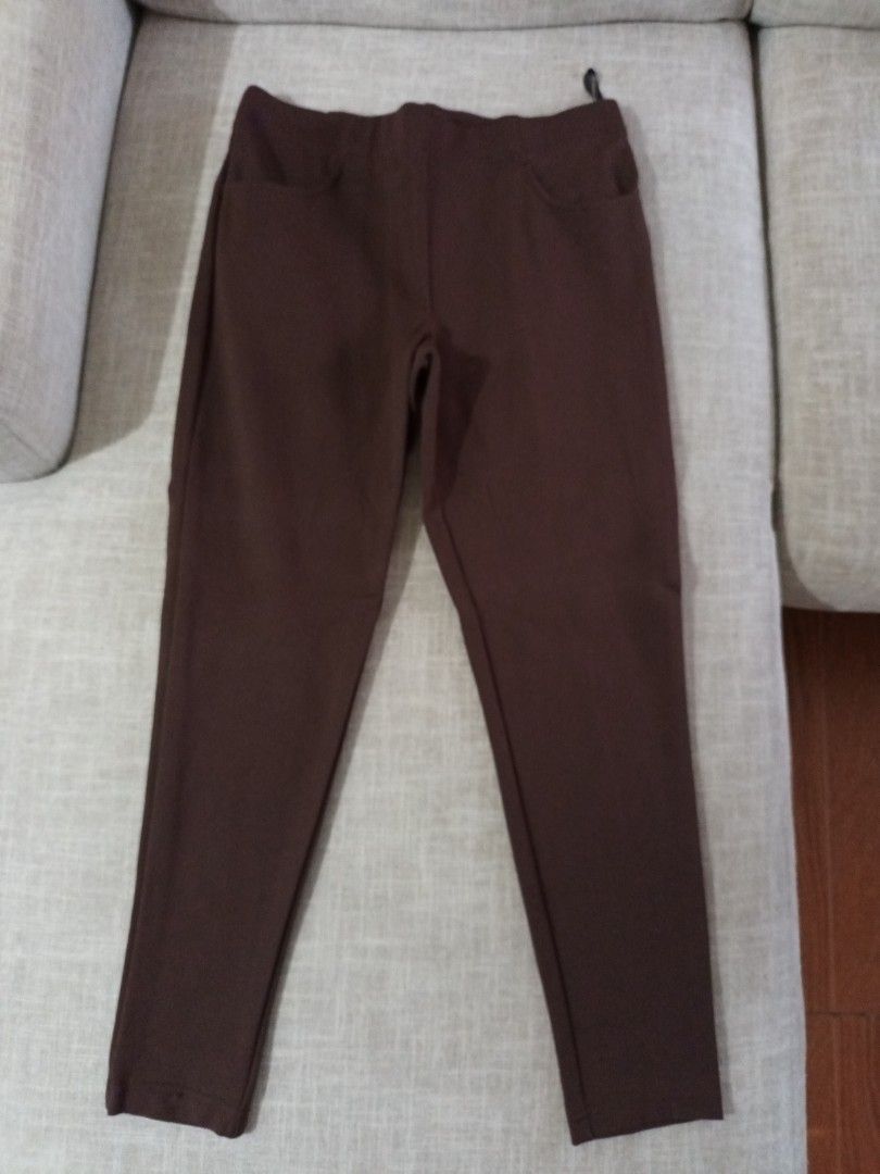 Loalde Brown Pants Size 6 (Category: Jeans) located in Quezon. Submitted by ja8720 (Listing ID 1469476692, Image 1). Description: - Brand: Loalde - Size: 6 - Color: Classic brown - Condition: Brand new with tag attached - Features: Solid design with functional front pockets - Style: Versatile and easy to match with any casual top.