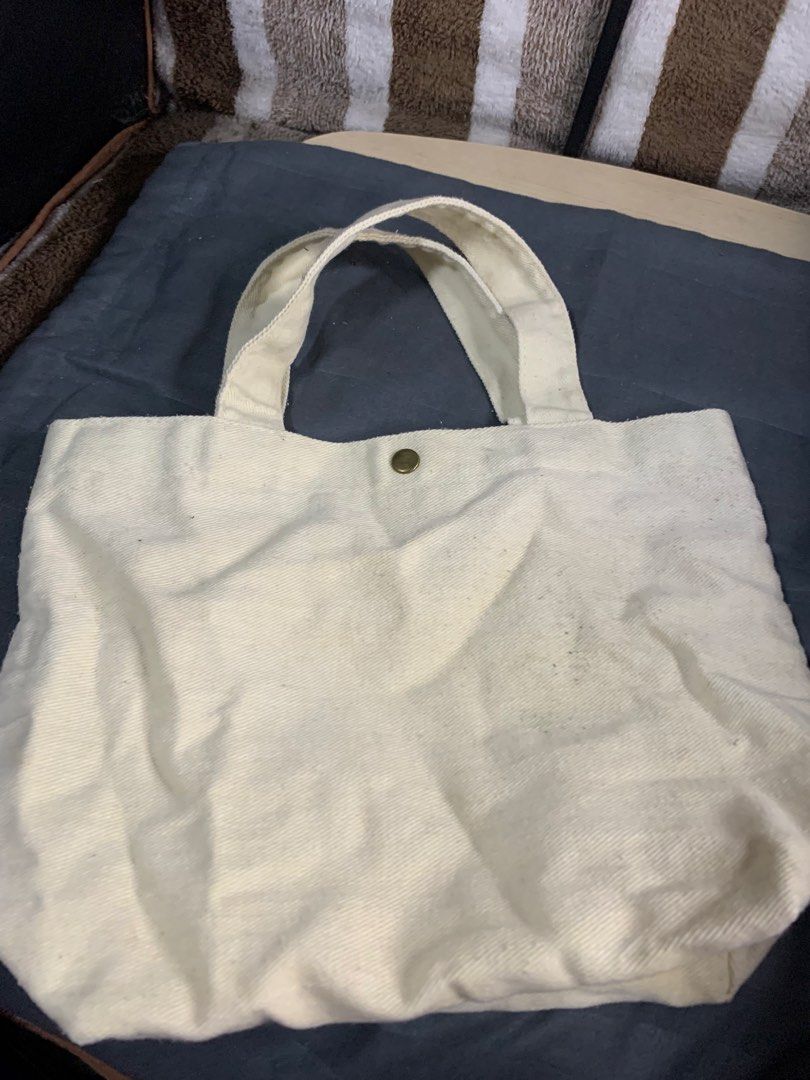 L’occitane small canvas handbag (Category: Purses & Pouches) located in Cabanatuan. Submitted by mjluxxejapan (Listing ID 1469530604, Image 3). Description: Fixed price. Need wash at babad madumi kuta s pictures.approx 12”x9” meas mganda loob makapal matibay pls see all pics posted .