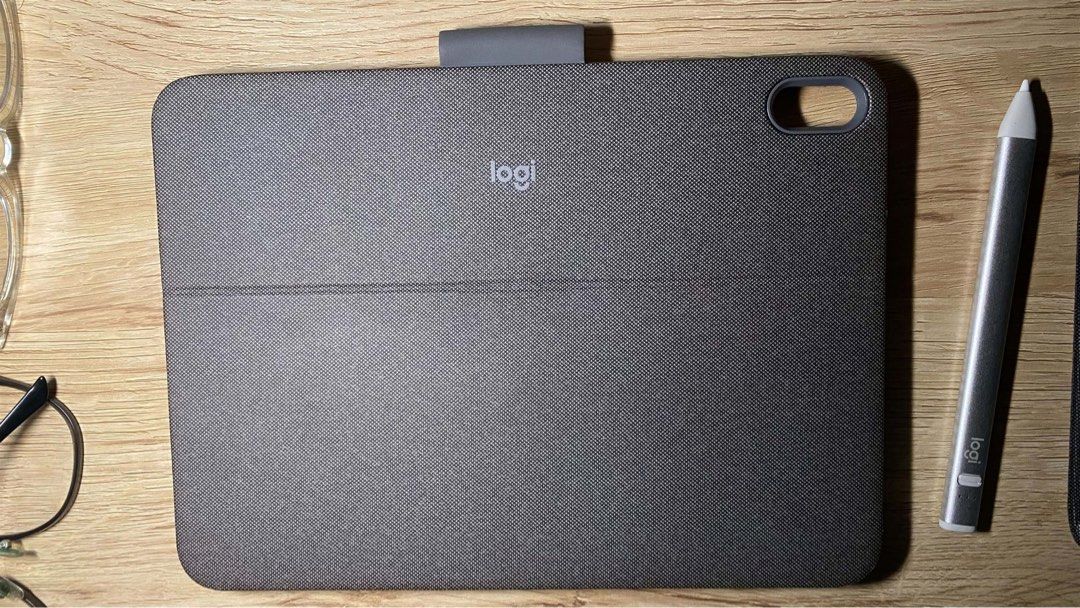 Logitech Combo-touch for iPad 10th / 11th Gen (Category: Other Accessories) located in Cebu City. Submitted by aagyoshan (Listing ID 1469410092, Image 2). Description: Purpose for Selling: Need Funds for Philippines Schools Debate Championship 🧷 Brand: Logitech Combo Touch 🧷 Compatibility: iPad 10th / 11th Gen 🧷 Color: Dark grey textured finish 🧷 Features: Detachable keyboard, built-in trackpad, and flexible kickstand 🧷 Protection: Full back