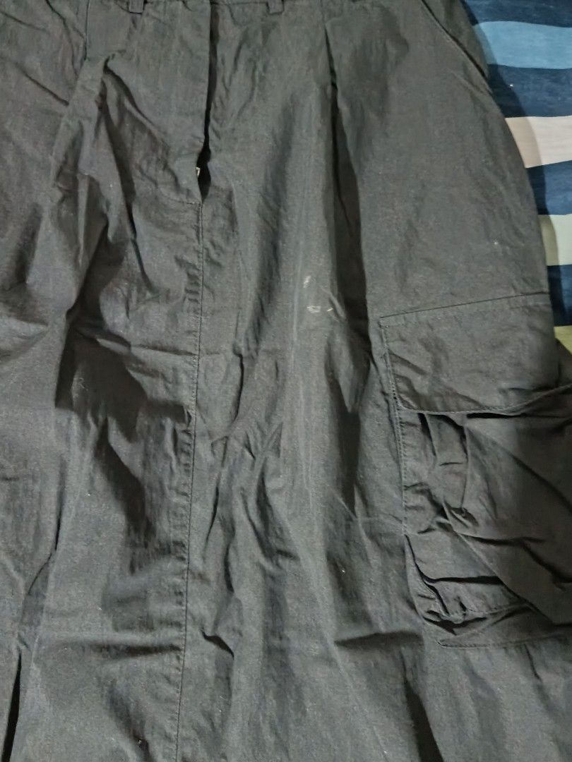 Long Cargo Skirt (Category: Skirts) located in Pasay City. Submitted by angeldollx (Listing ID 1469487421, Image 3). Description: 💮black skirt with side cargo pockets 💮 24in-28in waistline 💮 removable/washable white stain .