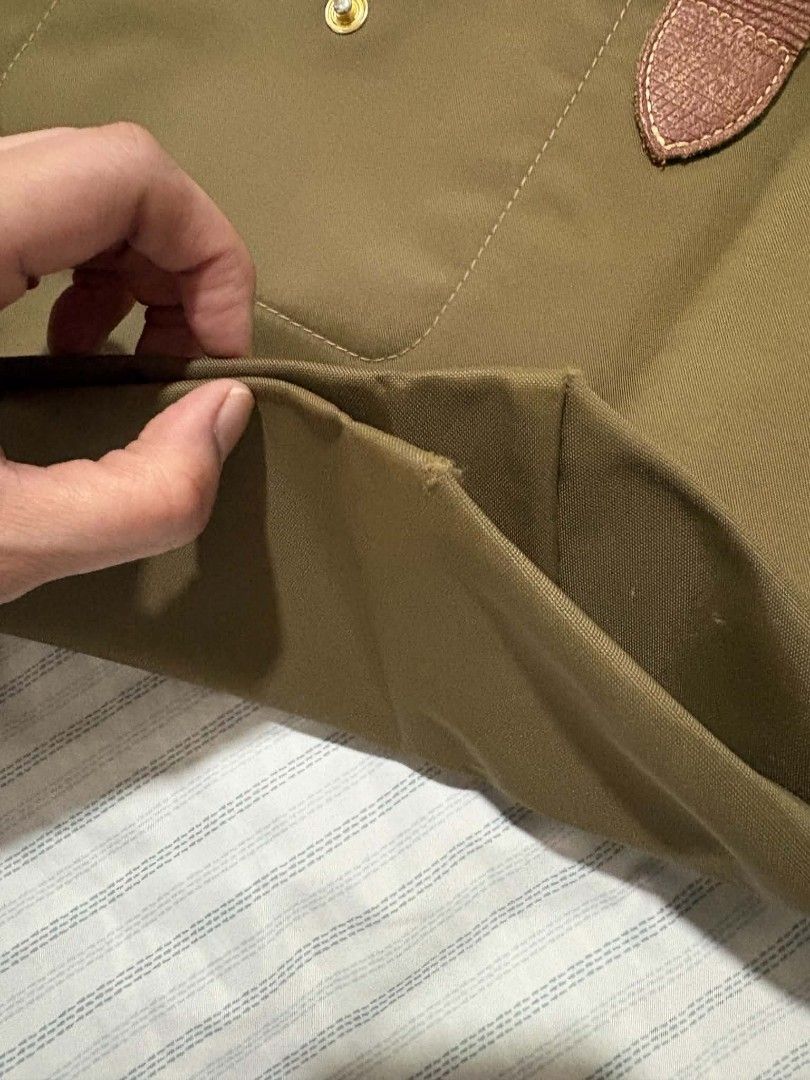 Long Champ Le Plliage Large (Category: Shoulder Bags) located in Pasay City. Submitted by happywater.9e9c95 (Listing ID 1469570882, Image 3). Description: .