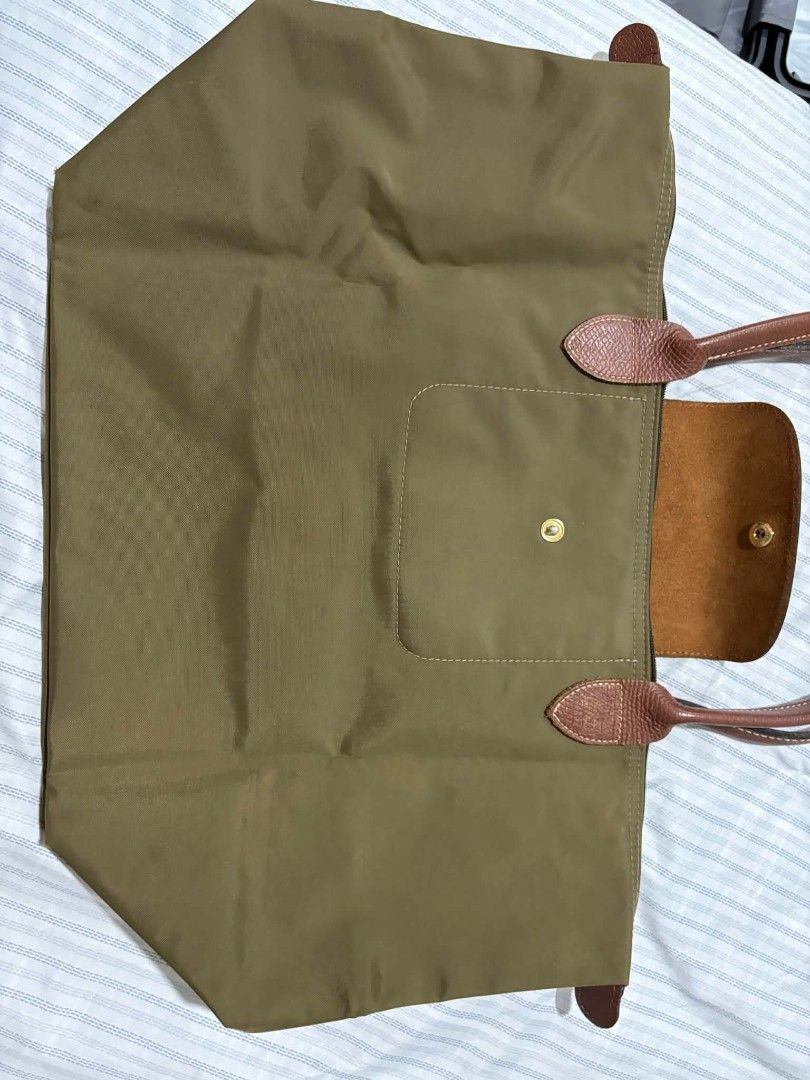 Long Champ Le Plliage Large (Category: Shoulder Bags) located in Pasay City. Submitted by happywater.9e9c95 (Listing ID 1469570882, Image 2). Description: .